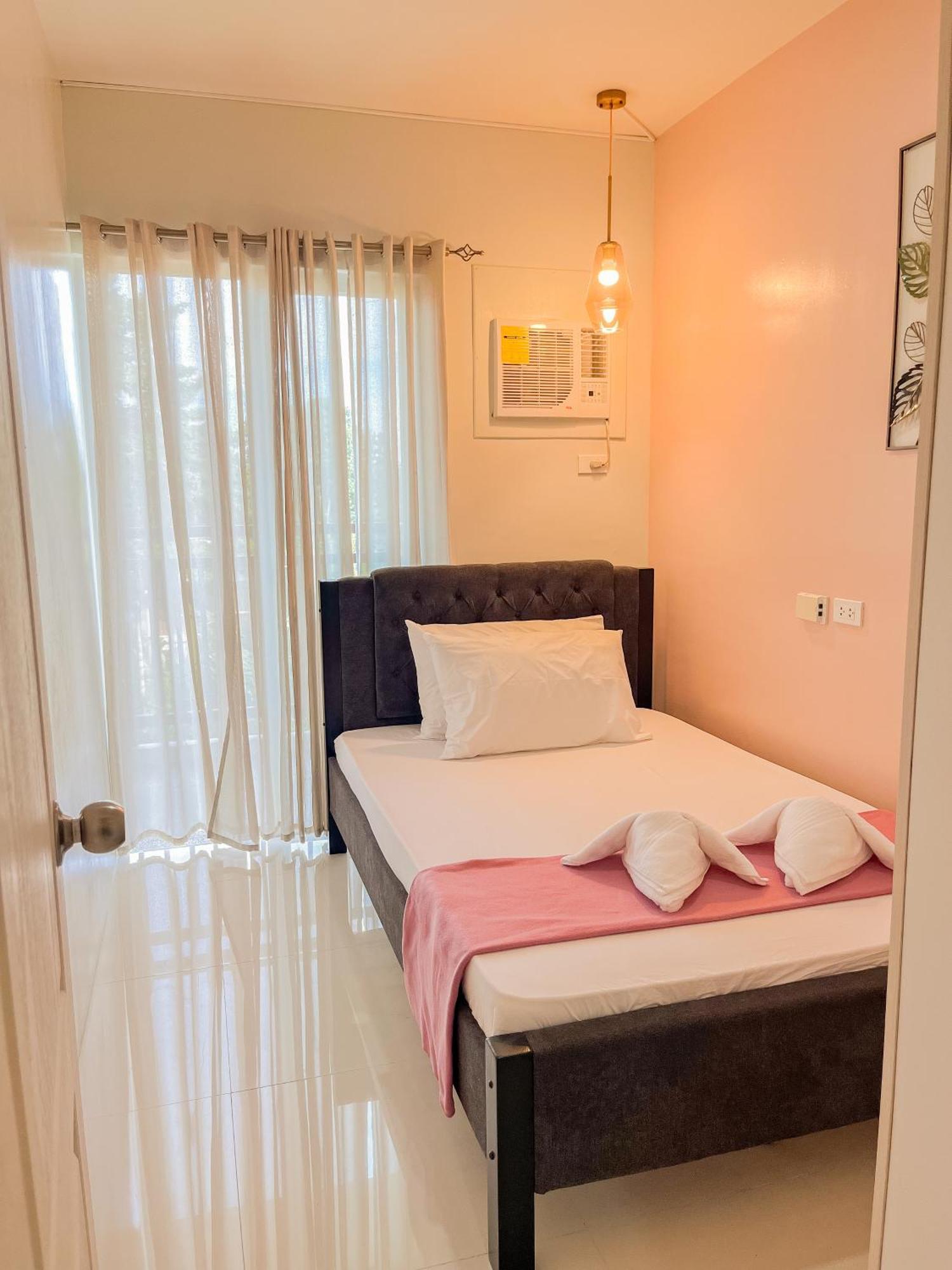 2 Bedroom And Studio Apartments With Private Pool And Gym In Vista Manors Verdant Puerto Princesa Exteriér fotografie