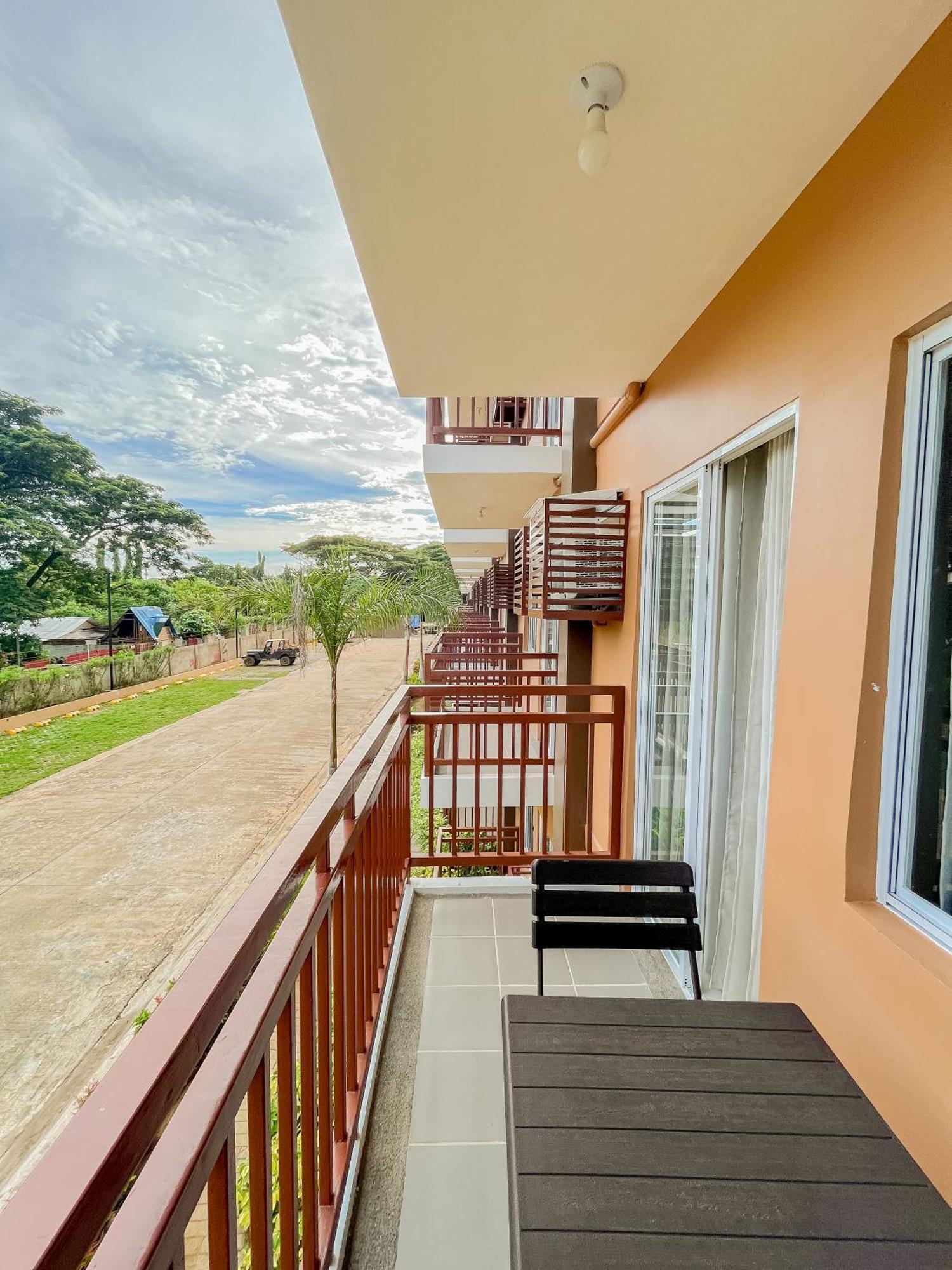 2 Bedroom And Studio Apartments With Private Pool And Gym In Vista Manors Verdant Puerto Princesa Exteriér fotografie